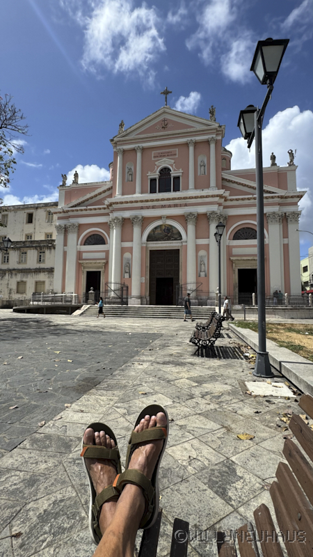 BasilicaOfPenhaReciveBrasil